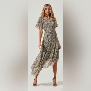 Astr The Label FLUTTER SLEEVE ASYMMETRICAL FLORAL MAXI DRESS In XL